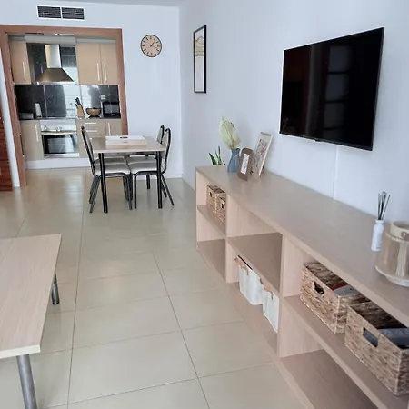 Costa Beach, Pool And Parking Apartment