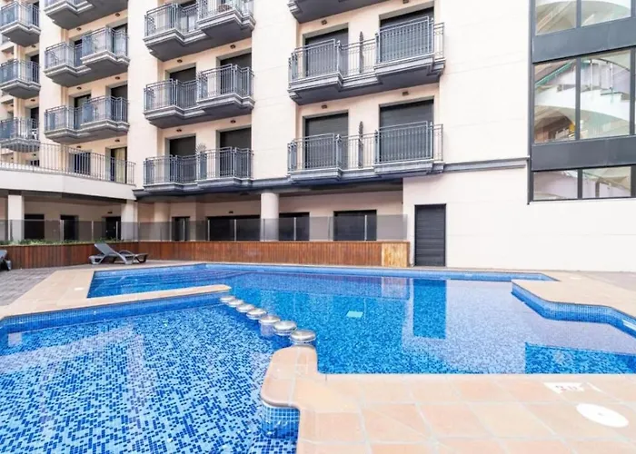 Costa Beach, Pool And Parking 滨海略雷特